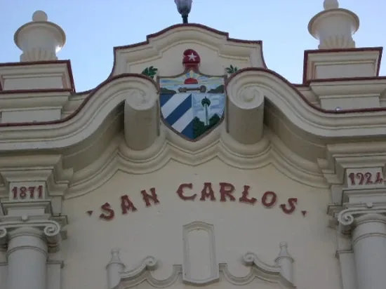 Top of facade with Cuba's coat of arms