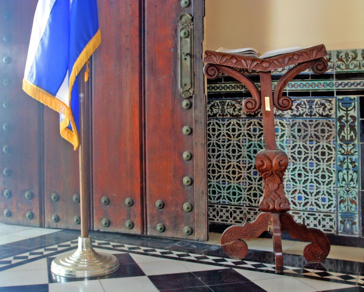 The front doors on Duval Street (courtesy Jim Austin)
