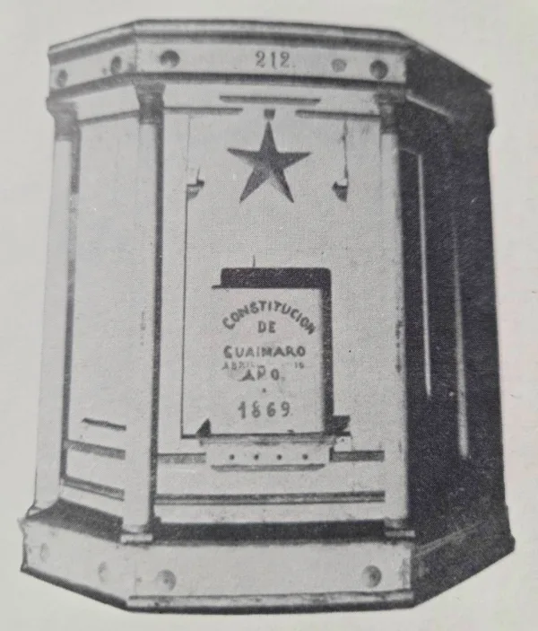The historic San Carlos podium (photo courtesy Ámbito de Martí)